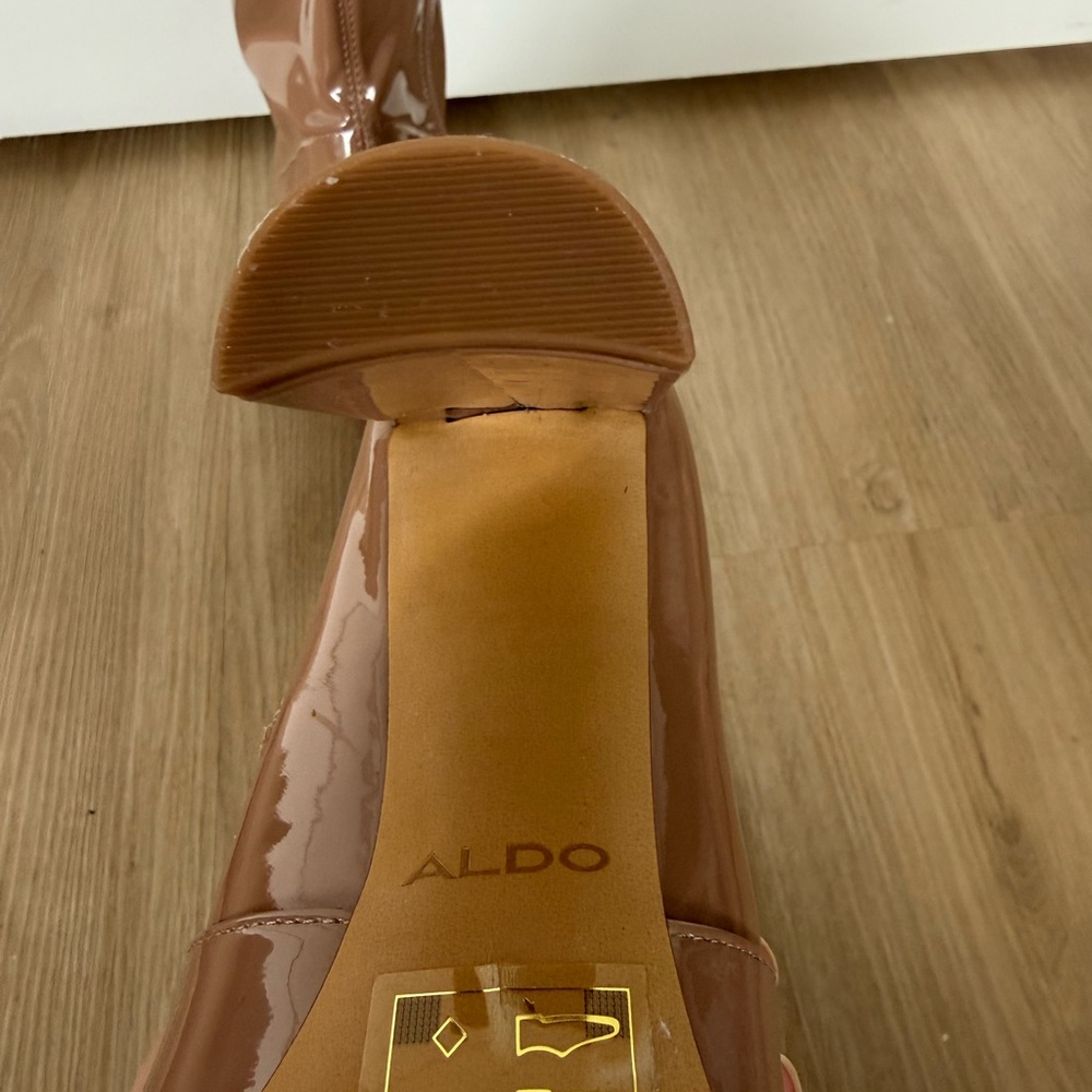 Elegant Tan Ankle Boots - Picture 6 of 8